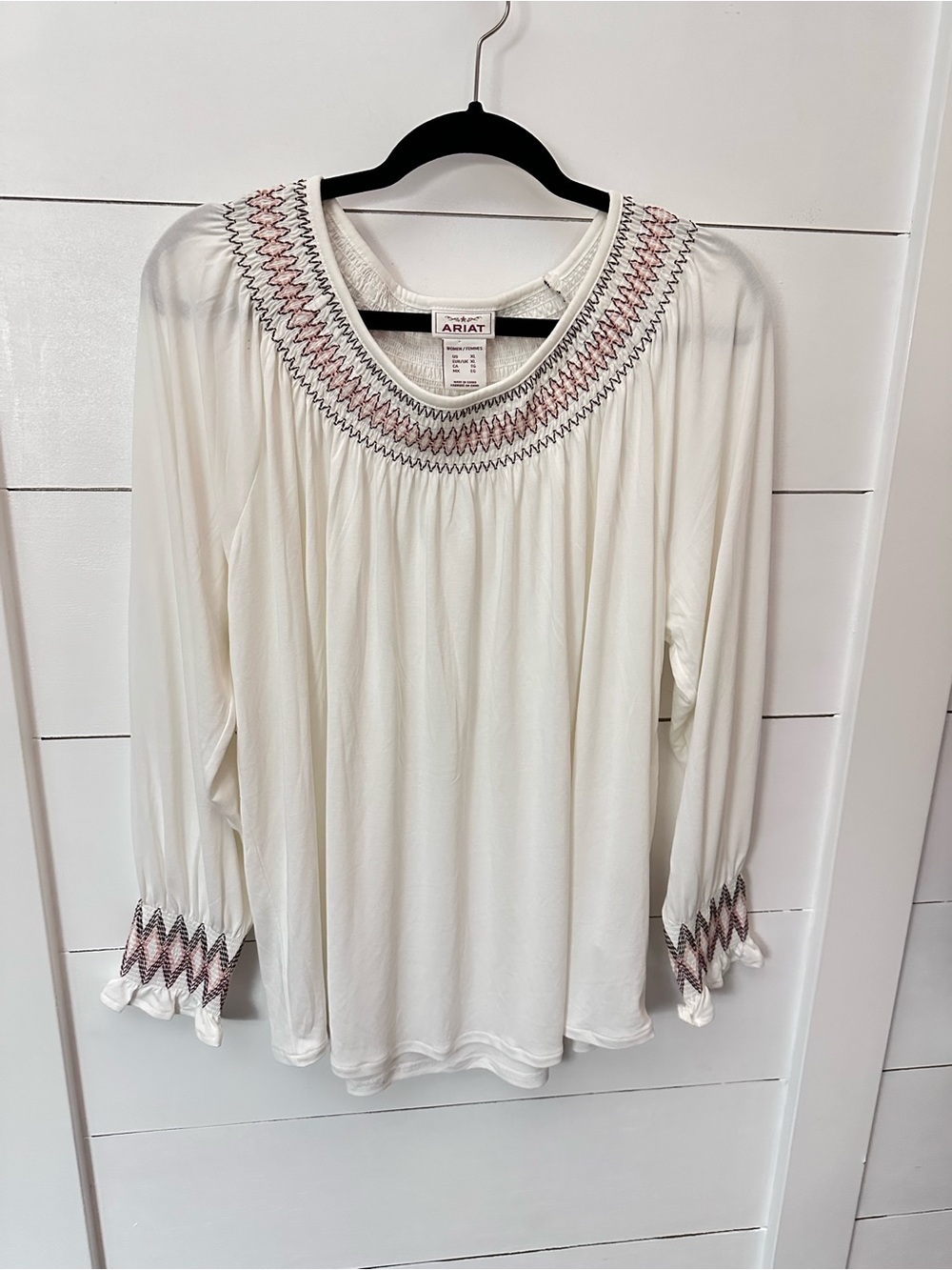 Ariat XL Prairie embroidered stitching on cuff-neck stretch smocked cream tunic - Picture 2 of 14